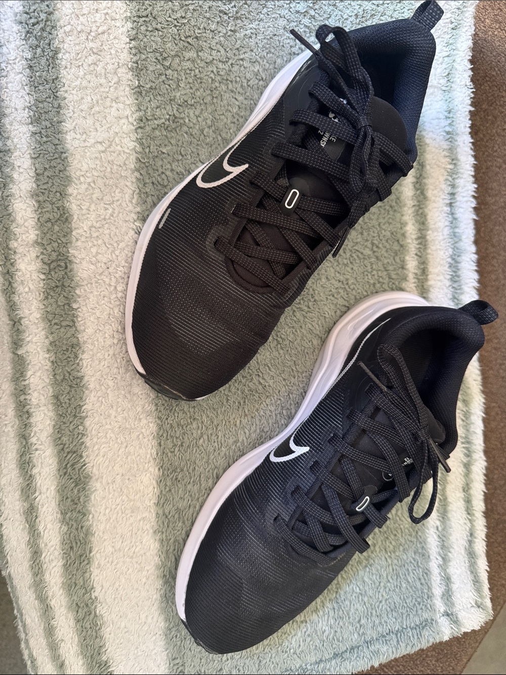 Nike Women's Black and White Athletic Running Shoes
